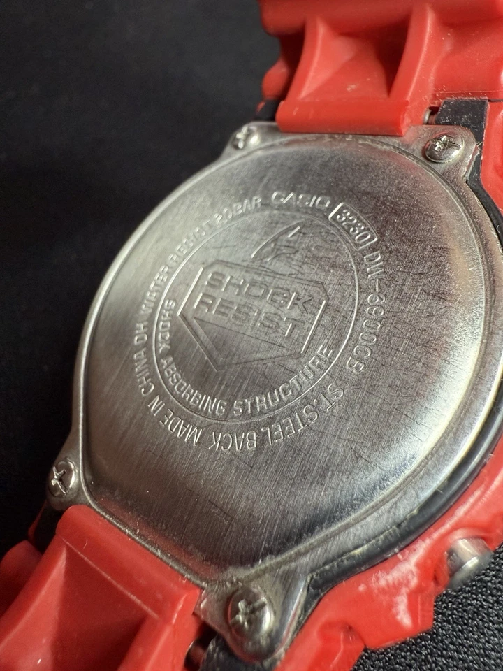 Reloj digital Casio G-SHOCK 3230 para hombre DW-6900MF rojo metálico y negro en caja Foto 3 de 4