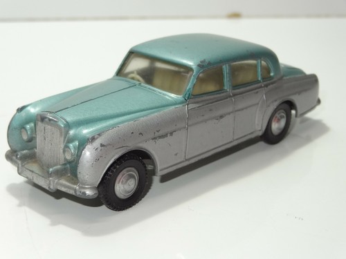 Triang Spot on 102 BENTLEY SALOON (300)