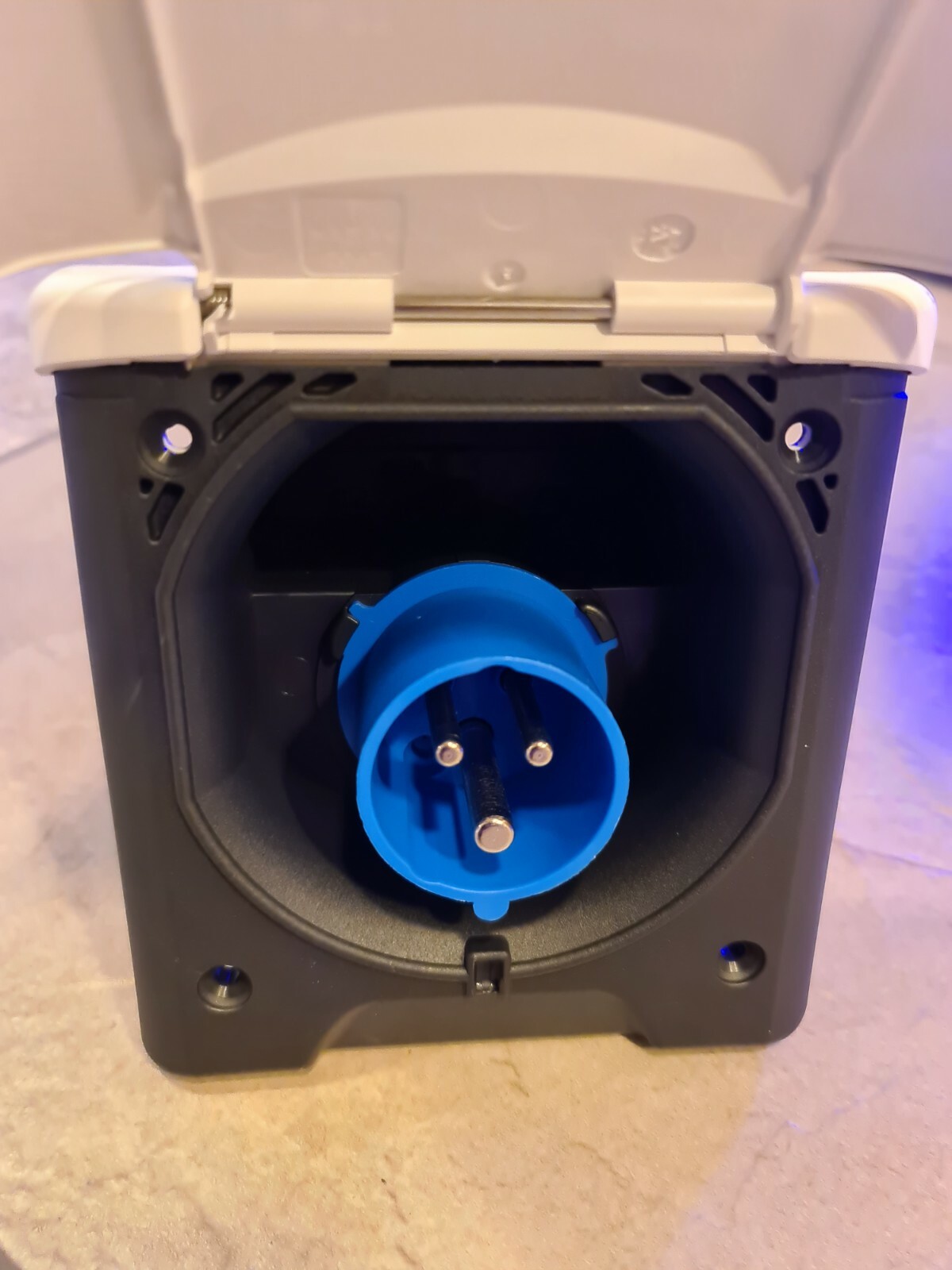 ELECTRIC HOOK UP SOCKET INLET MOTORHOME CAMPER SELFBUILD HORSEBOX VW