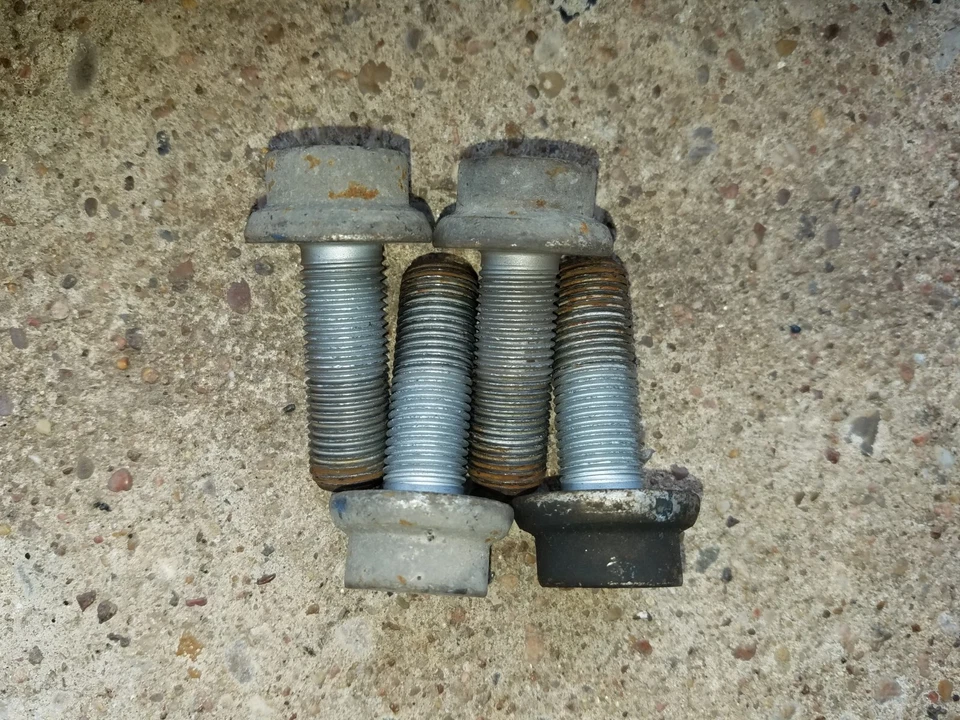 04-15 JUEGO PINZAS FRENO TRASERO VOLKSWAGEN TOUAREG PORSCHE CAYENNE 4 PISTONES BREMBO Foto 2 de 4