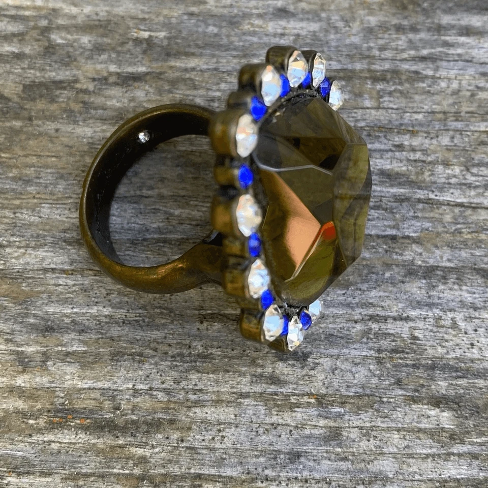 Anel coração Betsey Johnson In The Navy cáqui verde oliva e azul cristal tamanho 7 em excelente estado usado - Imagem 2 de 4