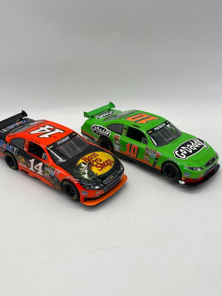 SCX Nascar Super Speedway 1:32 Slot Car Set Danica Patrick Tony Stewart ...