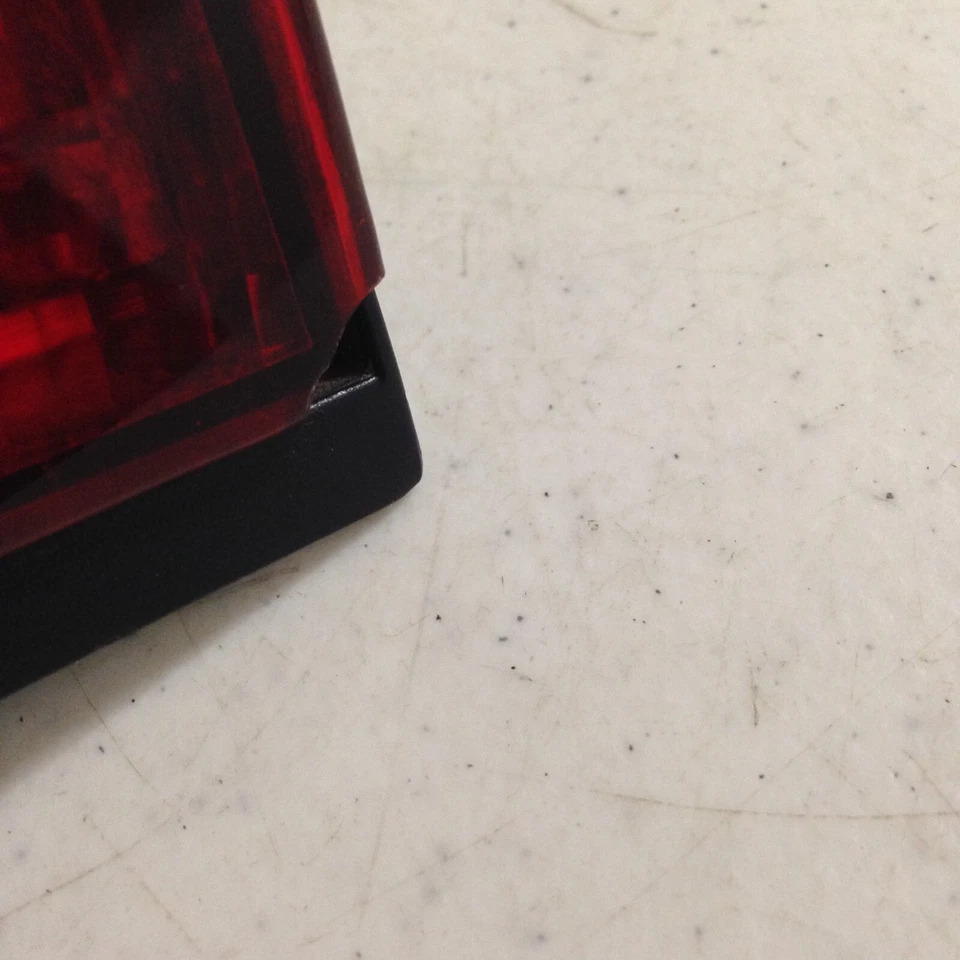 Luces traseras laterales del pasajero derecho BMW E30 1982-1994 Euro Facelift OEM Foto 4 de 4