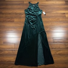 Betsy & Adam Women's Size 16 Green Velvet Sleeveless Keyhole Halter Gown Dress
