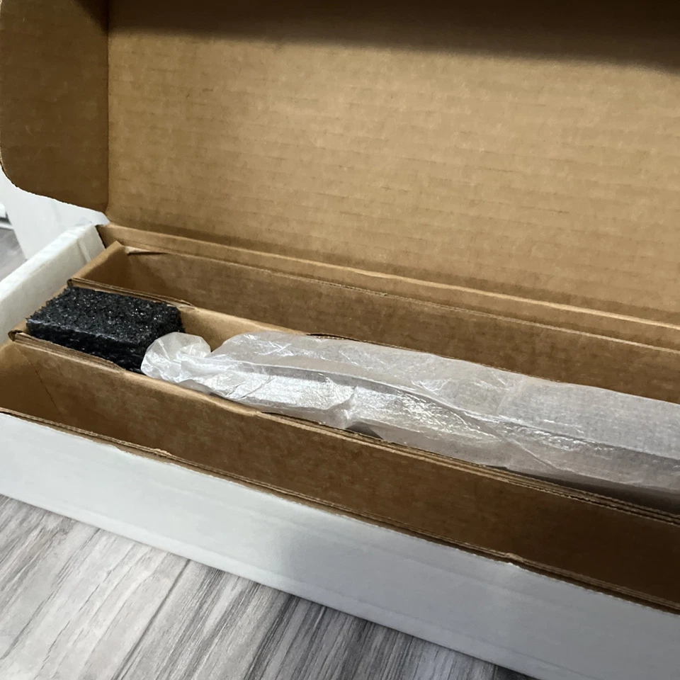 GE Café CXWS0H0PMCG Kit de manija de horno de pared de latón cepillado de 30" Foto 4 de 4