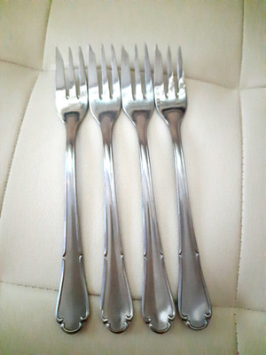DDR ABS BESTECK 530* Kuchengabel = 4 Stk  15 cm  altes klass. Motiv  Bogen Welle