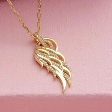 Impresionante cadena colgante con dije de ala enchapada en oro amarillo de 14K diamante redondo simulado