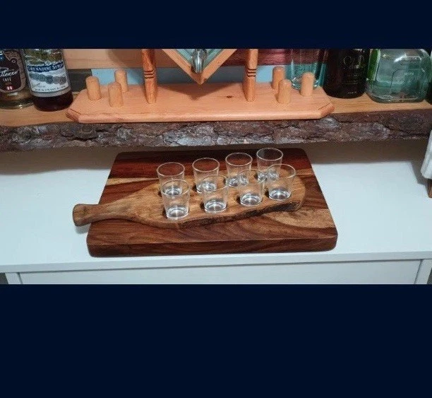 Soporte para tabla de cortar de vidrio hecho a mano. Foto 2 de 4