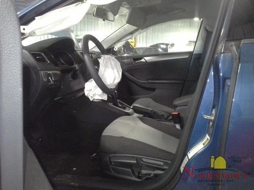 Volkswagen Jetta 2018 tapa de consola central solo negro - Imagen 6 de 12