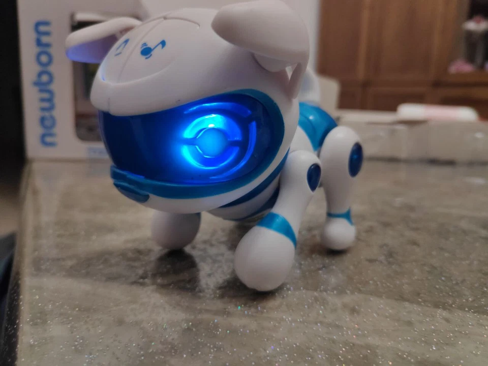 Cane robot da scrivania TEKSTA - Salta, si siede e canta - Immagine 3 di 4