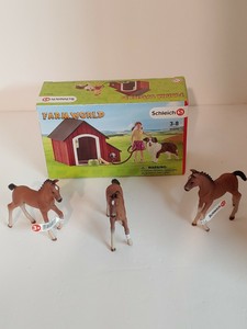schleich dog kennel