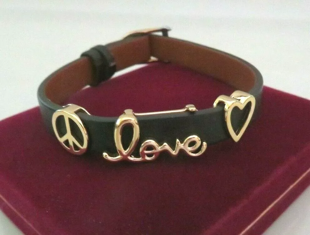 Love store bracelet key