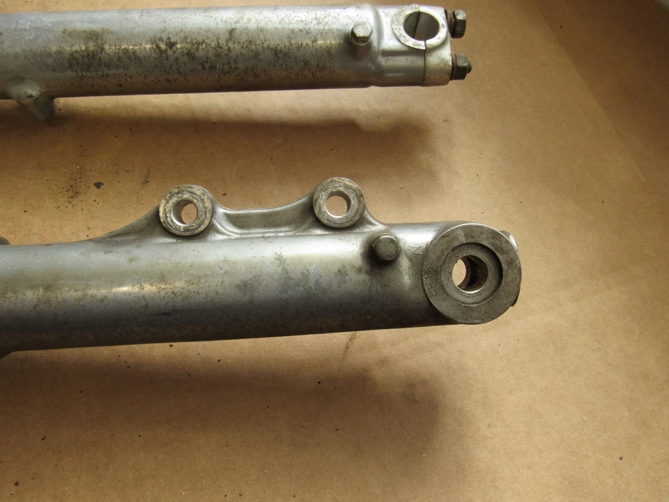 Honda CM400T 1979 horquillas delanteras tubos patas Foto 3 de 4