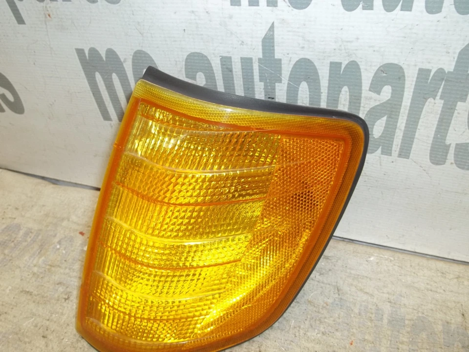 86-93 梅赛德斯-奔驰 W124 司机侧左前角转向灯原始设备制造商 — 第 2/4 张图片