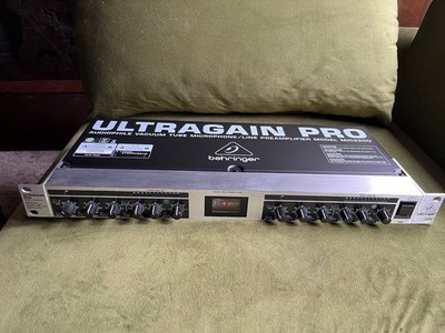 Behringer MIC2200 ULTRAGAIN PRO Tube Microphone Line Preamp 2