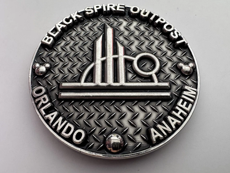 Star Wars Galaxy’s Edge - Disney Security Storm Trooper - Challenge Coin - Image 4 of 4