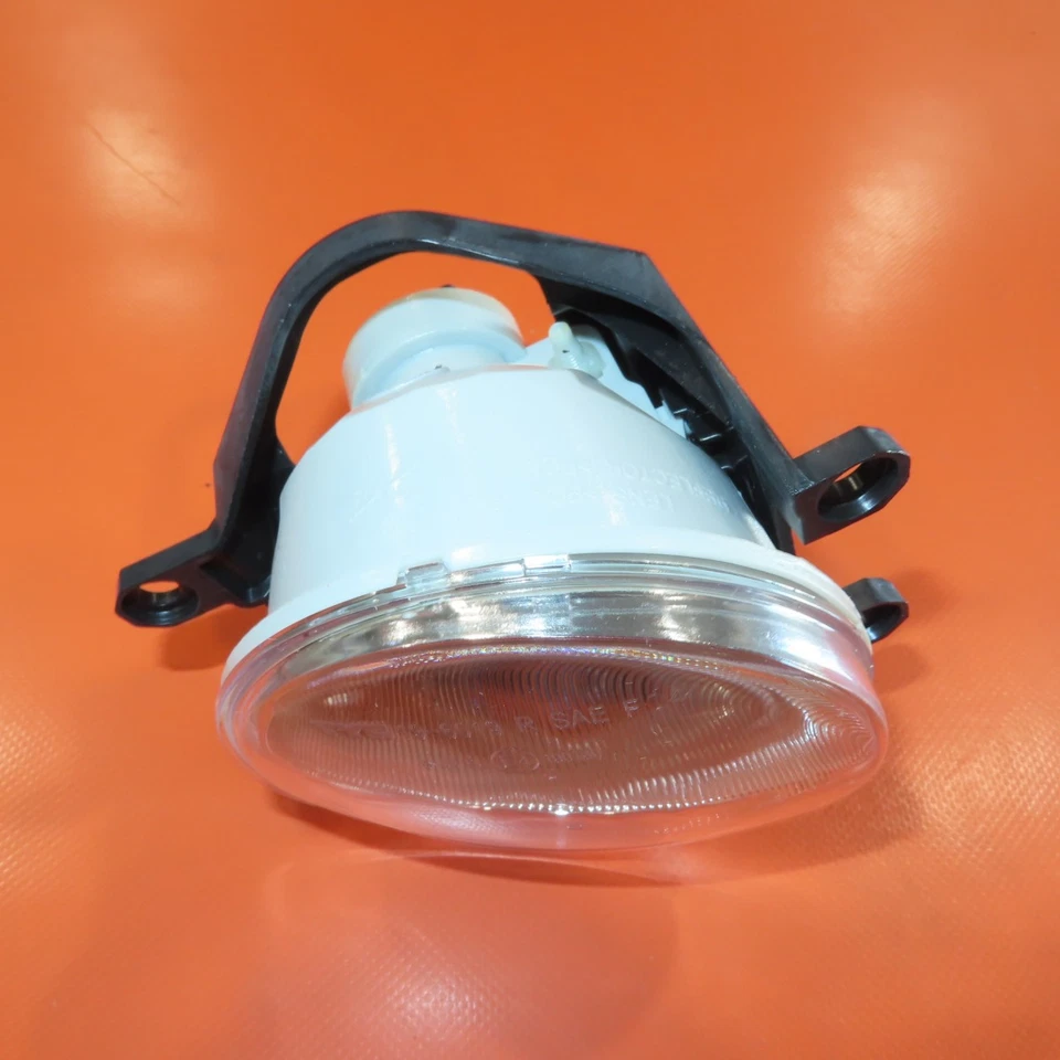 FARO ANTINIEBLA DERECHO LEXUS ES350 ES300H GS350 2013 2014 2015 196019009 RECAMBIO Foto 3 de 4