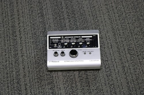 Roland UA-4FX2 24-bit/96kHz 2-In/2-Out Stream Station USB Audio Interface - Picture 2 of 6