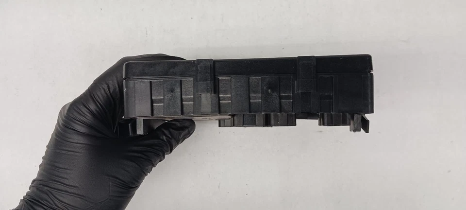 Módulo de control de carrocería '11-'12 SUZUKI EQUATOR BCM OEM ¡1 año de garantía! Foto 3 de 4