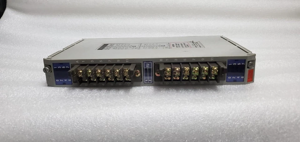 Yaskawa eléctrico B-1050 100V CA MÓDULO DE SALIDA PLC # B - 1050 CAT NO EG 99102 Foto 2 de 4