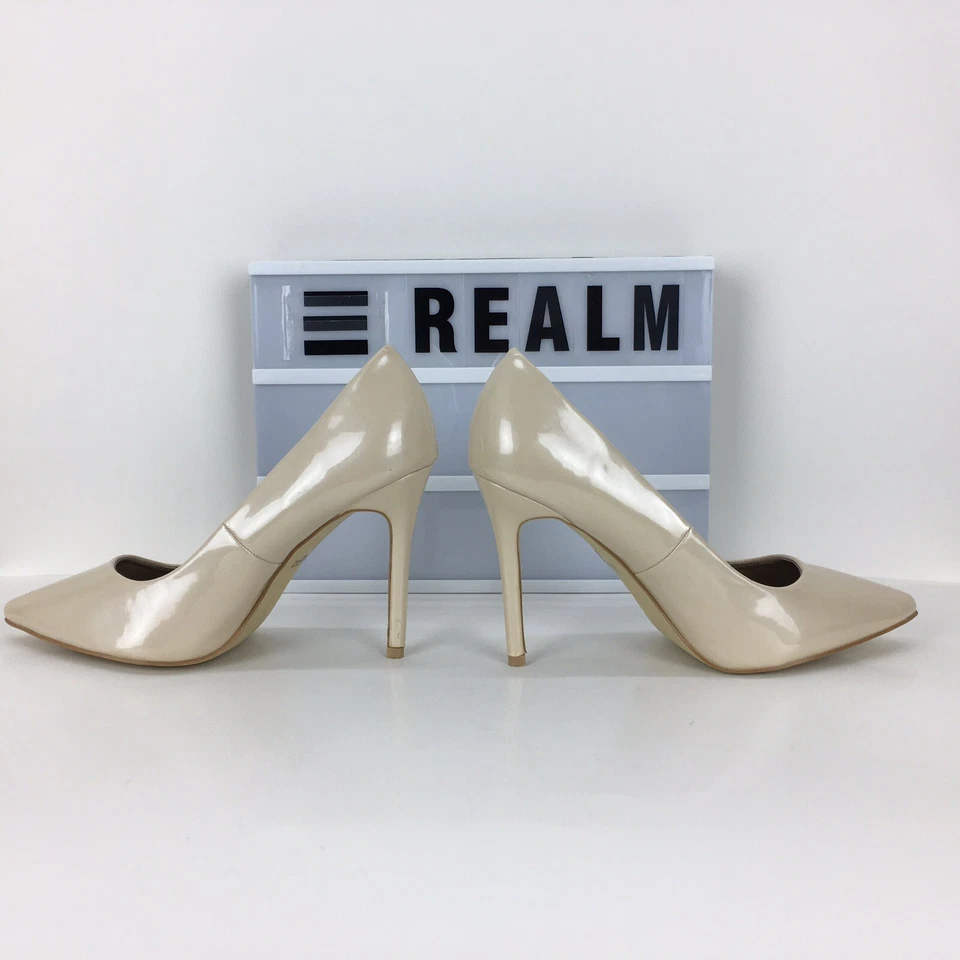 Zapatos de salón clásicos nupciales de tacón de aguja para mujer 4 1/2” charol marfil nude talla 8 Foto 4 de 4