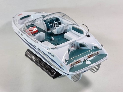 High-Speed 1:25 Scale RC Boat - Remote Control Boat, 35km/h - Toys for Boys - Picture 15 of 23