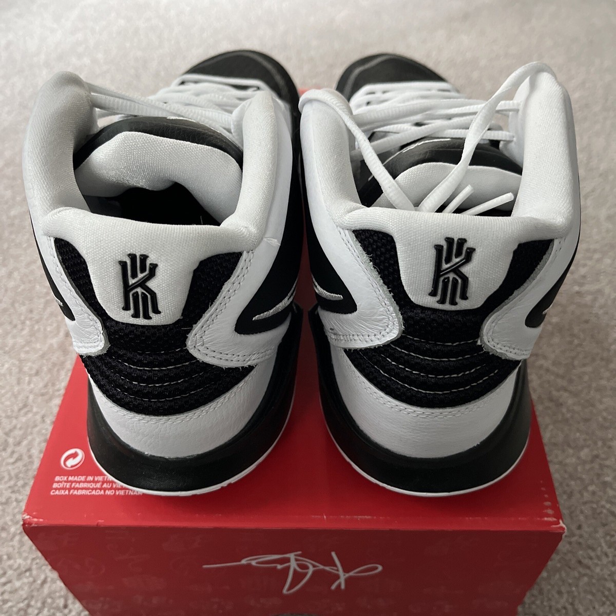 Nike Mens Kyrie Infinity TB Basketball Shoes Black White 