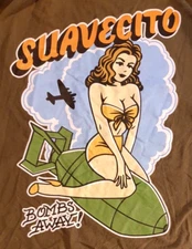 SUAVECITO "Bombs Away" WW2 USA Bomber Nose Art Print T-Shirt Olive Green Size M.