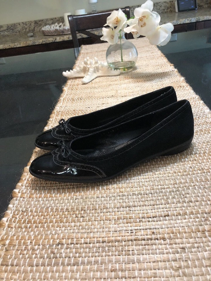 Ferragamo Italy Woman's 9 AA Black Patent Spectator Wingtip Loafer - Image 2 of 4