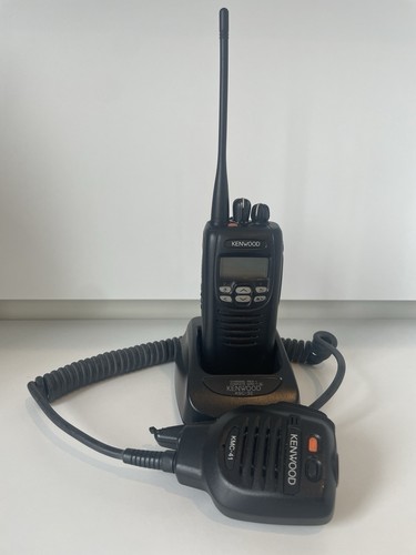 Kenwood NX-300K UHF Digital/Analog Radio 400-470MHz W/ Battery, charger & Mic