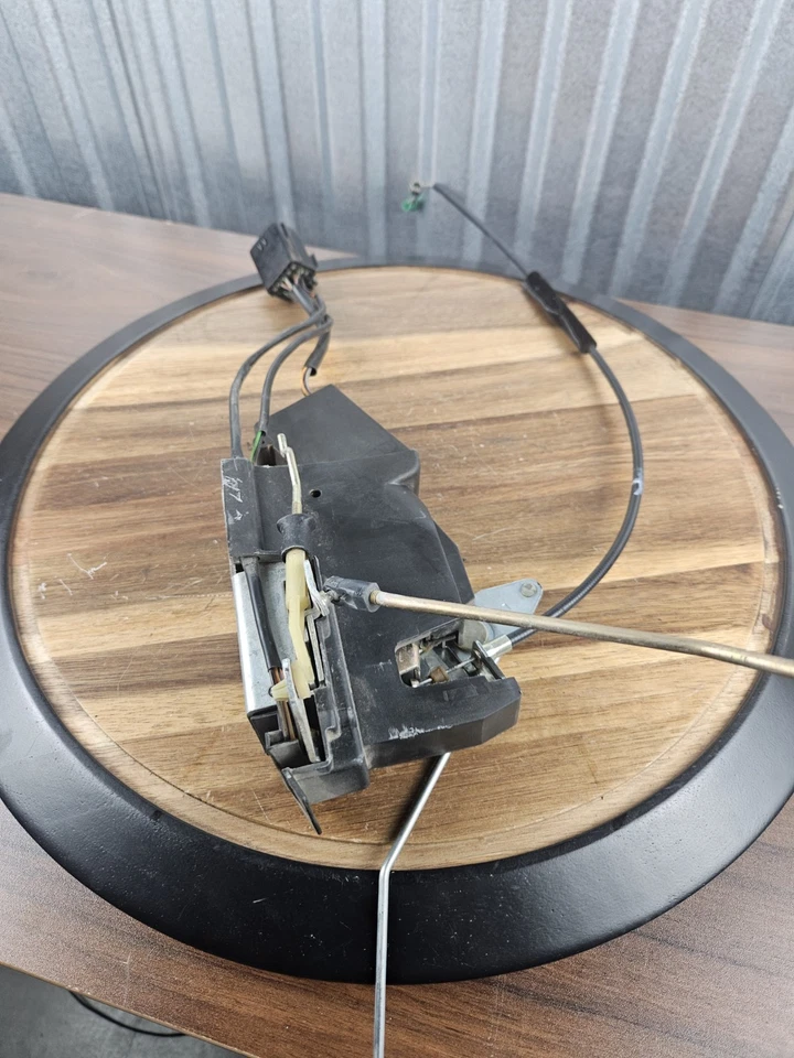 1995 1996 1997 JAGUAR XJ6 VANDEN PLAS LEFT DRIVER FRONT DOOR LOCK LATCH ACTUATOR - Image 4 of 4