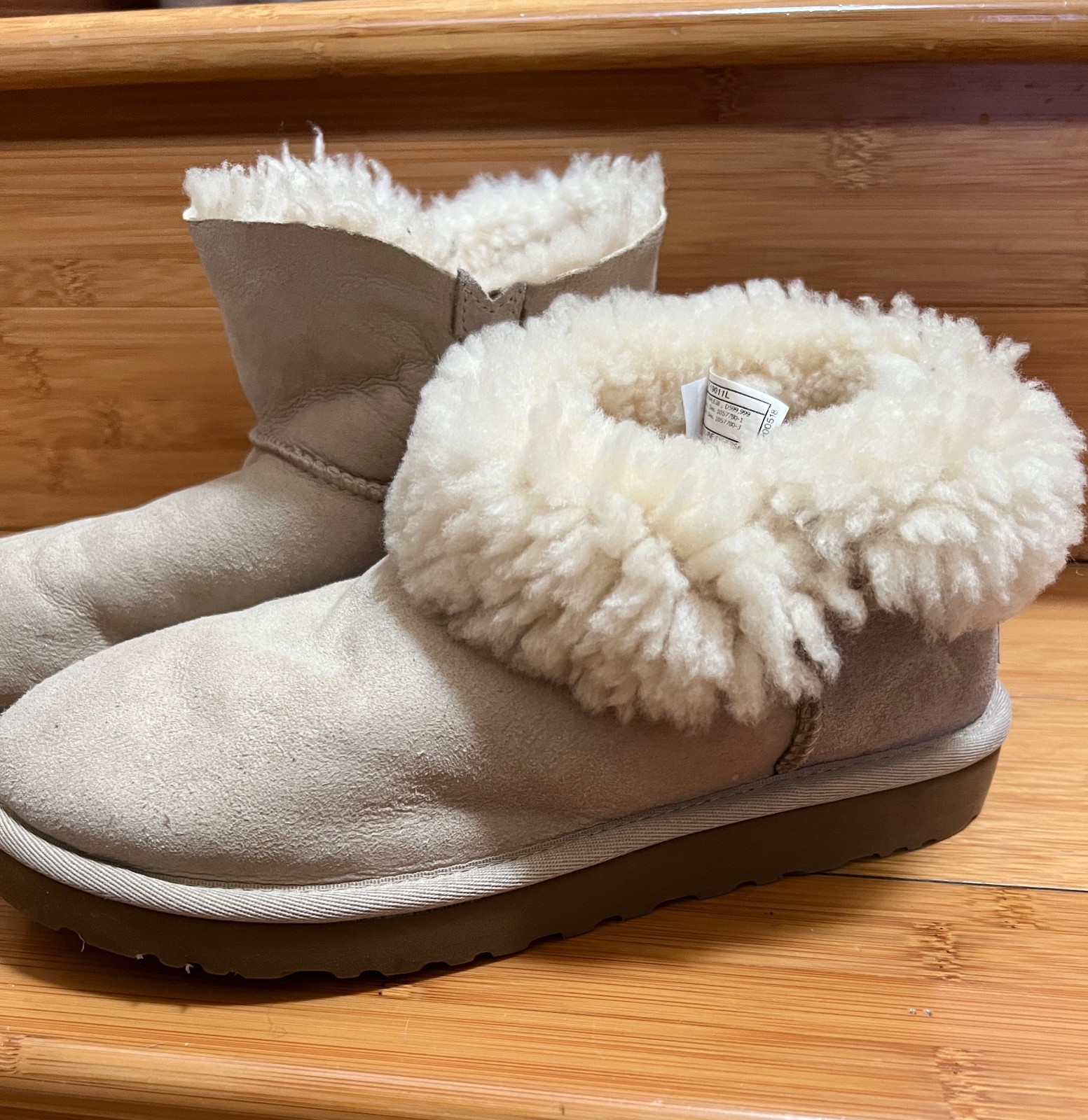 UGG Women’s Light Gray Bailey Button Shearling Bo… - image 12