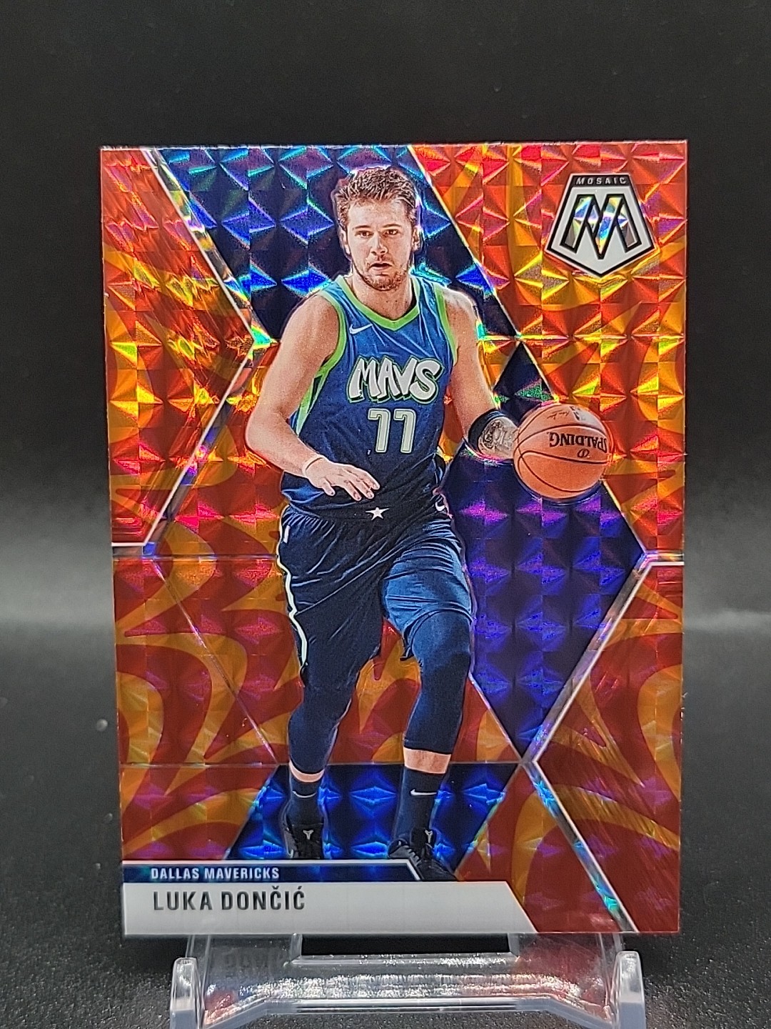 2019-20 Panini Mosaic Orange Reactive Prizm #44 Luka Doncic