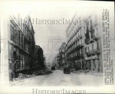 1943 Press Photo Jeeps on a deserted street in Salerno, Italy during WWII