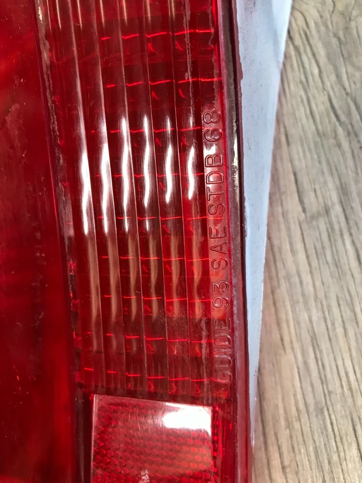 Pontiac Beaumont SD 1968 68 usado GM luz trasera derecha lente fabricante original raro Foto 4 de 4