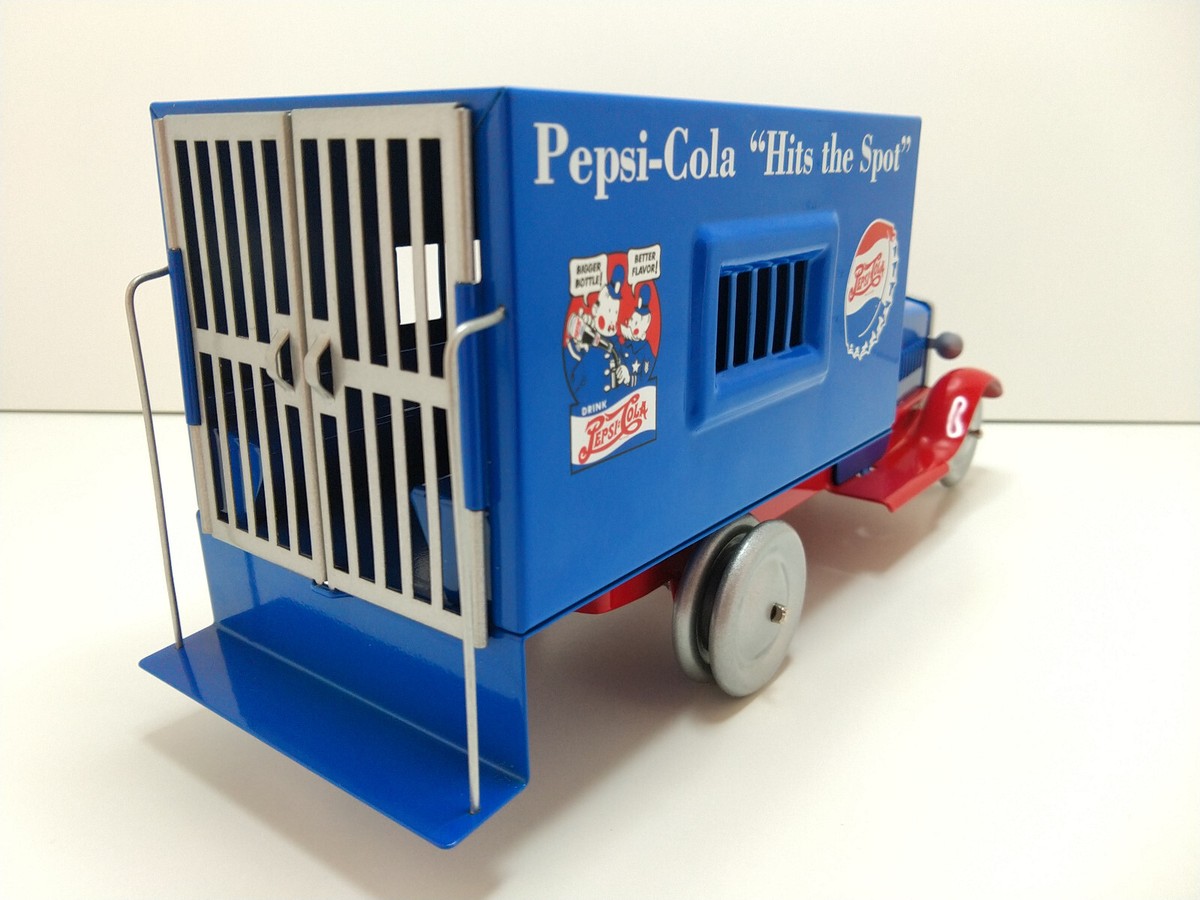 SpecCast Collectibles - Camion de livraison Pepsi-Cola 1/20e