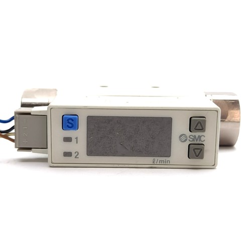 SMC PFM710-N01-E Digital Flow Switch, 24VDC, 1/8" NPT, PNP, 0.75MPa, 0.2-10L/min - Picture 3 of 5