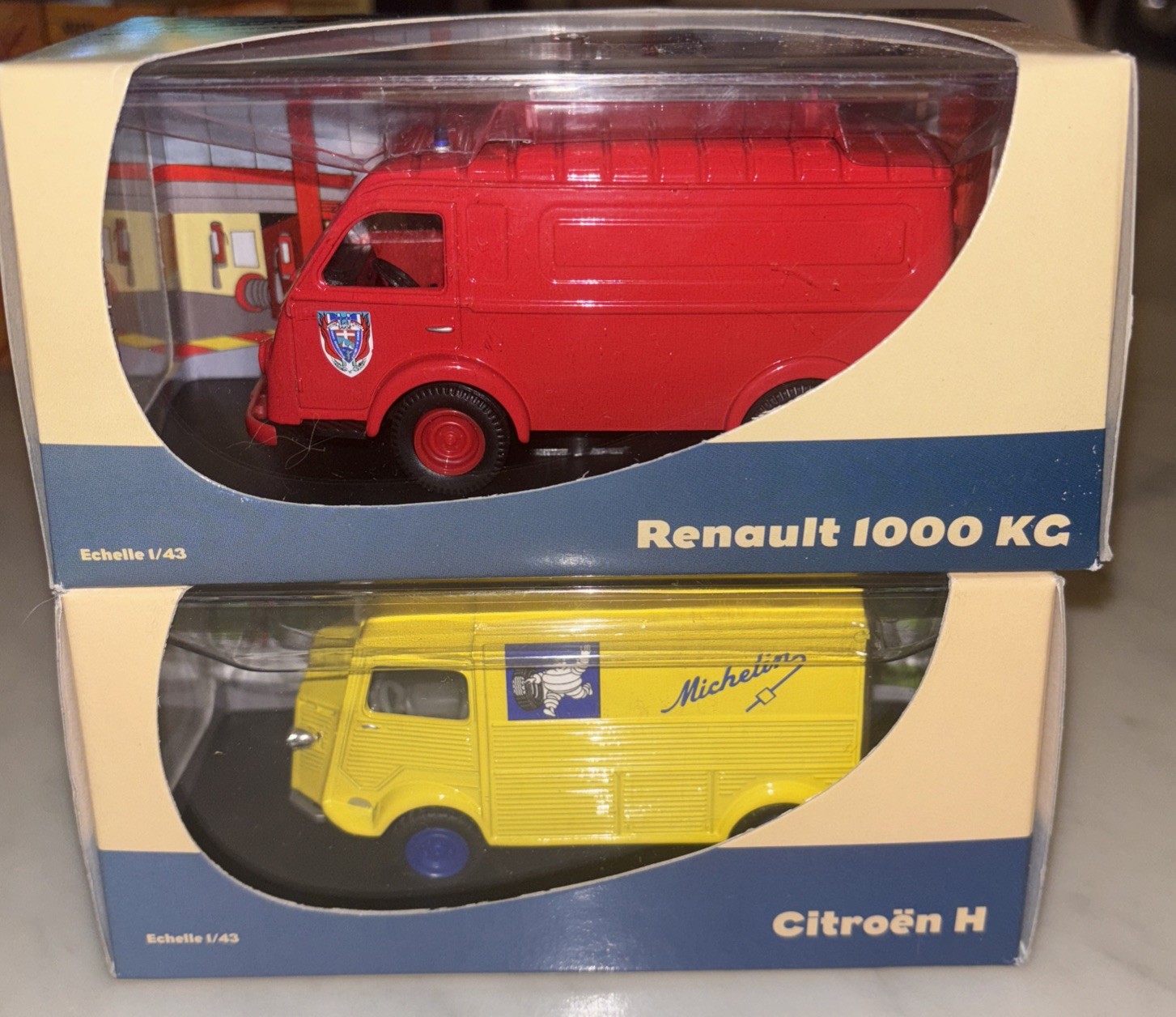 Lot de 2 miniatures Atlas 1/43 Fourgon Renault 1000 Kg pompiers et Citroën H Michelin