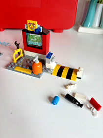 Lego Juniors City: Fire Suitcase (10685) *RETIRED* Not complete
