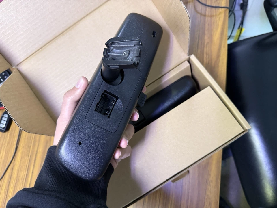 全新 原始设备制造商 后视镜 带显示屏 适用于 2013+ 雪佛兰 Express/GMC Savana 84392460 — 第 3/4 张图片