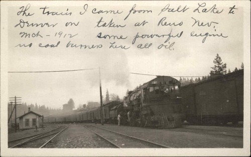 Reno Nevada NV Zug im Bahnhof Vintage RPPC Echtfoto Postkarte