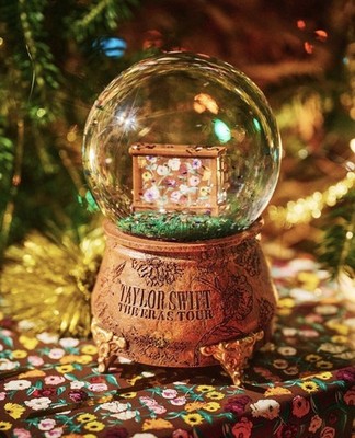 TAYLOR SWIFT THE ERAS TOUR ACOUSTIC PIANO SNOW GLOBE IN HAND