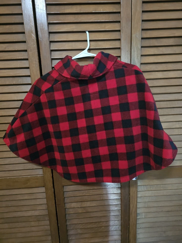 Capa a cuadros Goodlad roja y negra de búfalo con cierres de palanca talla única niños Foto 2 de 2