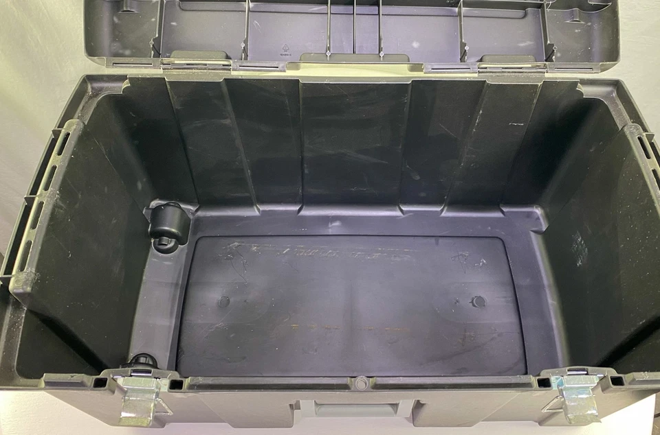 Caja de almacenamiento de juntas de armario con ruedas Sterilite 92 cuartos de galón Capacidad Foto 2 de 4