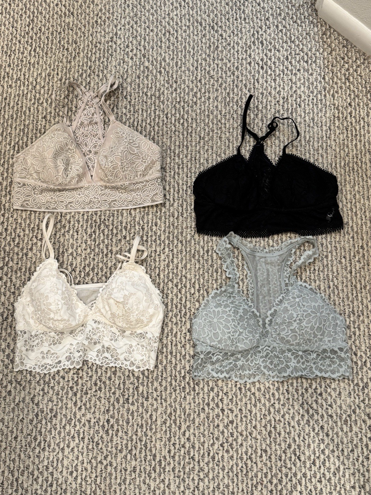 Aerie Bralette Bundle Lot of 4 Lace Bralettes Medium M Racerback-image