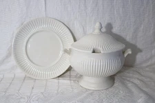 CALIFORNIA POTTERY USA 196 ALL WHITE RIBBED SLOTTED COVERED TUREEN & UNDER PLATE