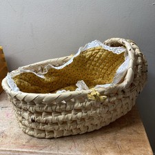VTG Woven Bassinet Baby Moses Pet Carrier Doll Basket Yellow Floral Bedding Lace