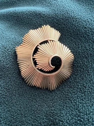 Vintage Trifari Brooch Pin, Gold Tone Large Swirl - Costume Jewelry - Signed