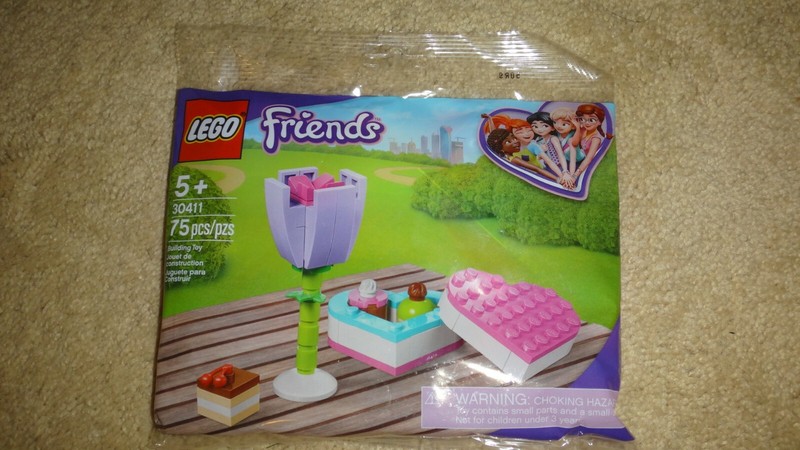Lego - Friends Chocolate Box and Flower Set 75 Pcs Valentine Sealed New - 30411