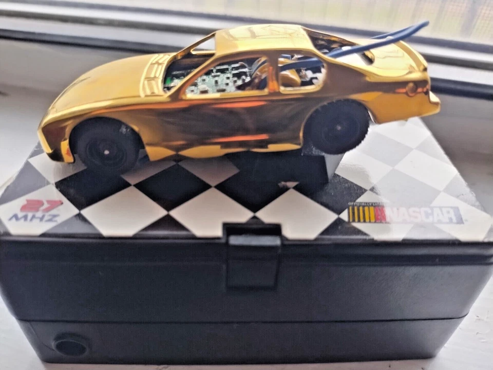 Nascar Adulto 18k Sumergido en Oro Control Remoto Coche Artículo de Coleccionista, Nuevo De Colección Foto 3 de 4
